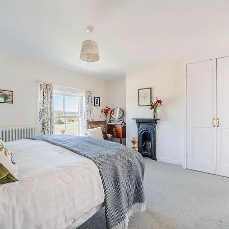 Beautiful Cottage In Brockenhurst With Forest View Exterior photo