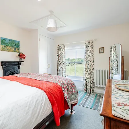 Beautiful Cottage In Brockenhurst With Forest View Exterior photo