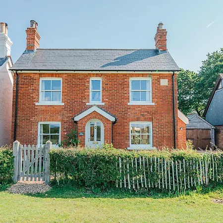 Beautiful Cottage In Brockenhurst With Forest View Exterior photo