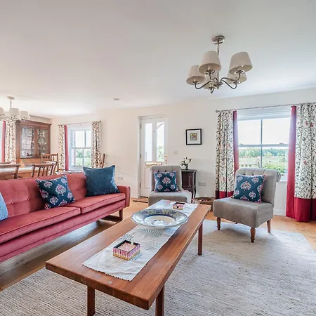 Beautiful Cottage In Brockenhurst With Forest View Exterior photo